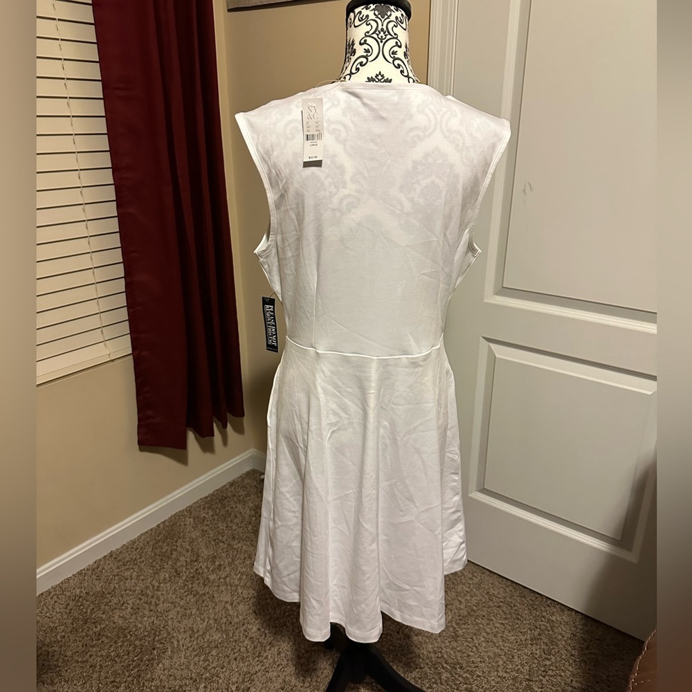 White dress brand new size Large